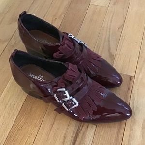 Shelley’s of London burgundy kiltie loafers ZS 39